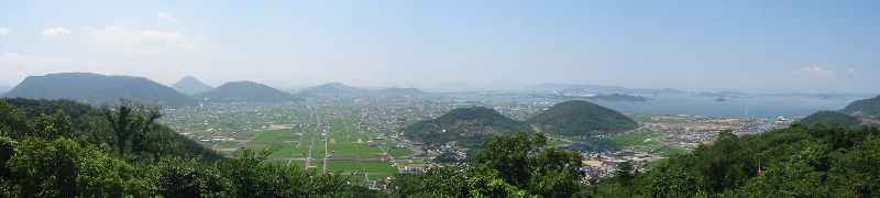 五色台の展望台。秋になって涼しくなるとこういう風景を楽しめるのが良いですね