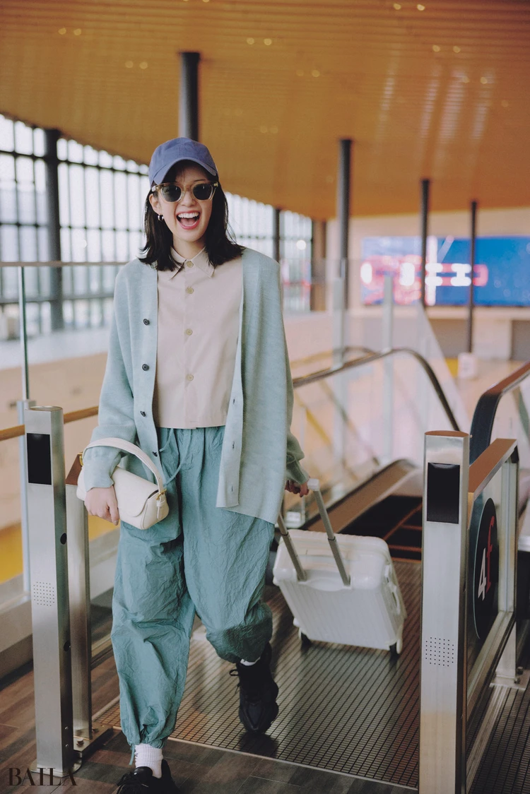 春の旅行コーデ 動きやすくて快適！ 写真映えも抜群！ 今っぽ「大人の旅行カジュアルコーデ」4選レディースファッションAll About