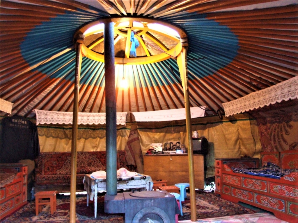 モンゴルの遊牧民の家「ゲル」について紹介世界の家「朝と夜のリレー」