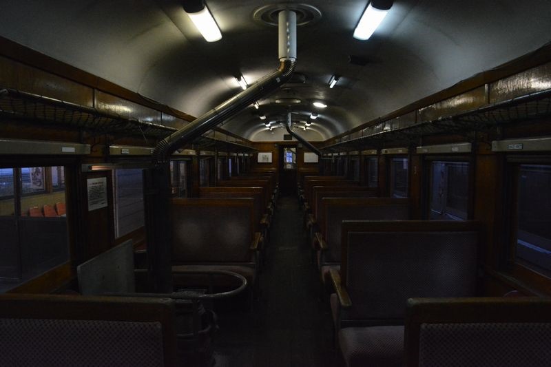 誰もいない夜の電車グラフォン無料素材