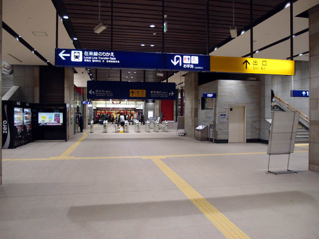 旧熊本駅構内の円形ベンチと熊モニュメント - No: 29724886写真素材なら「写真AC」無料 フリー ダウンロードOK