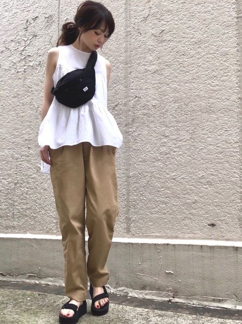 夏キャンプはどんな服装で行く？大人女子のおしゃれな正解コーデとは - lamireラミレ