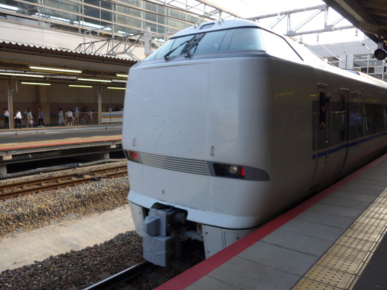 紫のサンダーバード」現る！ 京都の廃線に元特急電車を陸送 “日本初”の店舗に 乗りものニュース ｄメニューニュース NTTドコモ