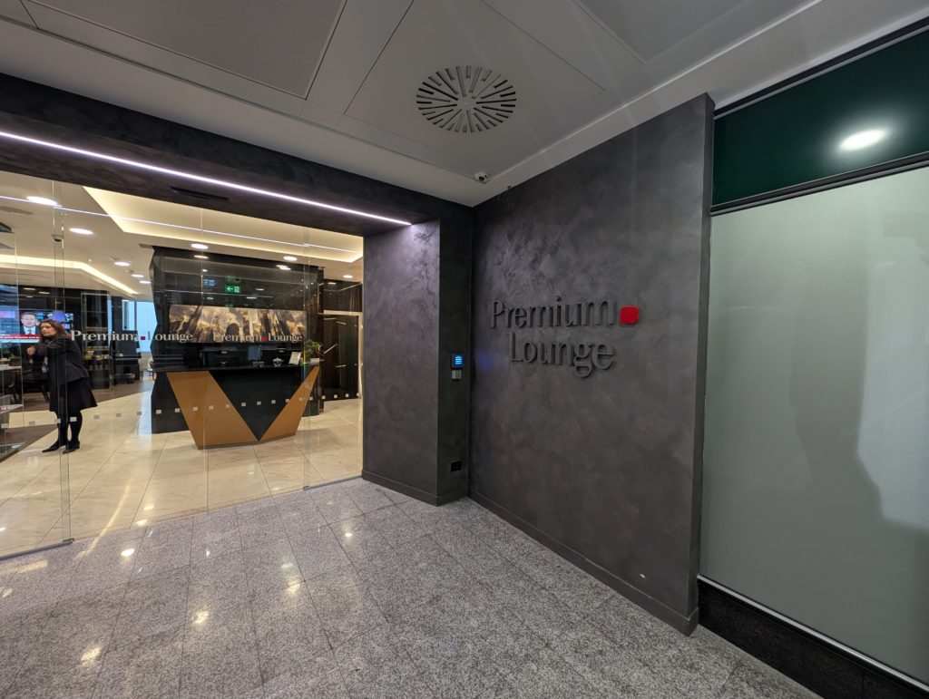 ⑧ミラノマルペンサ空港 ビジネスラウンジこじろーのブログ