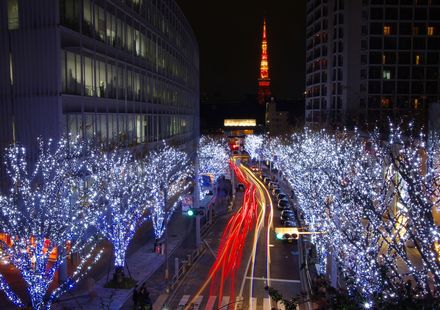 イベント告知 約90万灯のLEDが輝く 六本木ヒルズの「けやき坂イルミネーション」が今年も実施 - デジカメ Watch
