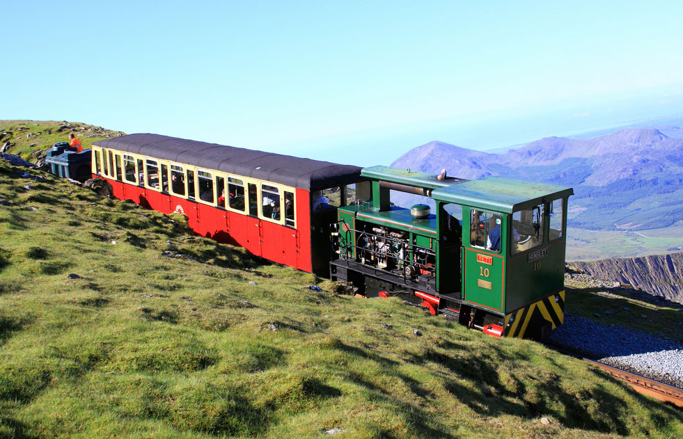 英国ウェールズの最高峰の山が聳え立つ大自然の宝庫「スノードニア国立公園 」