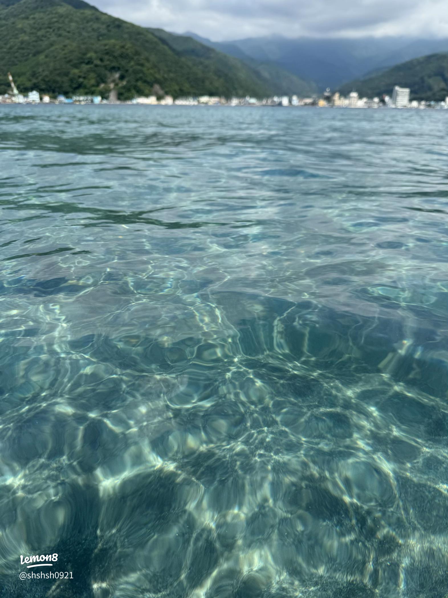 沼津市・諸口神社 赤い鳥居と透き通る青い海、富士山が望める絶景パワースポットひとりごと