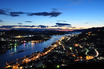すっこさんの投稿広島県呉市 尾道市 浄土寺広島県のおすすめスポット 浄土寺山展望台 👈 浄土寺山展望台 から眺める尾道水道も良き眺めでした。 尾道市広島県浄土寺 尾道市展望台絶景自然写真インスタ映え日本フォト