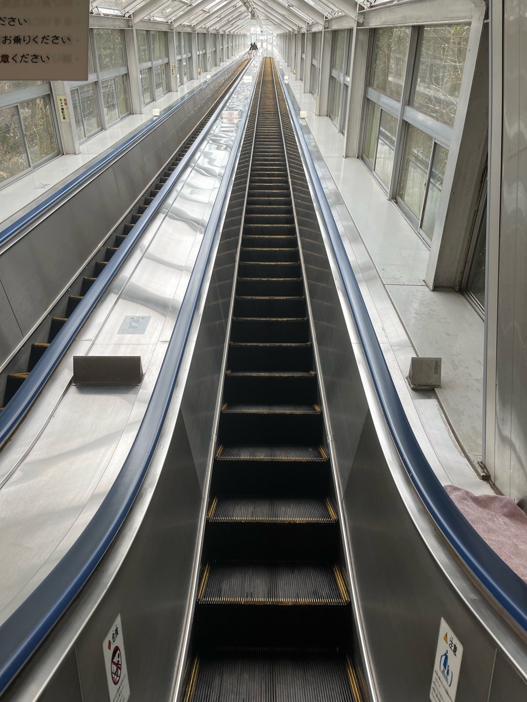 📣鳴門をまるっと楽しむなら！「3施設共通券」販売中！ エスカヒル鳴門では、 🔹 渦の道 🔹 大鳴門橋架橋記念館エディ 🔹 エスカヒル鳴門 展望施設この3施設をお得に巡れる共通チケットをご用意しています！ 全長68mのガラス張りエスカレーターで山頂展望台へ