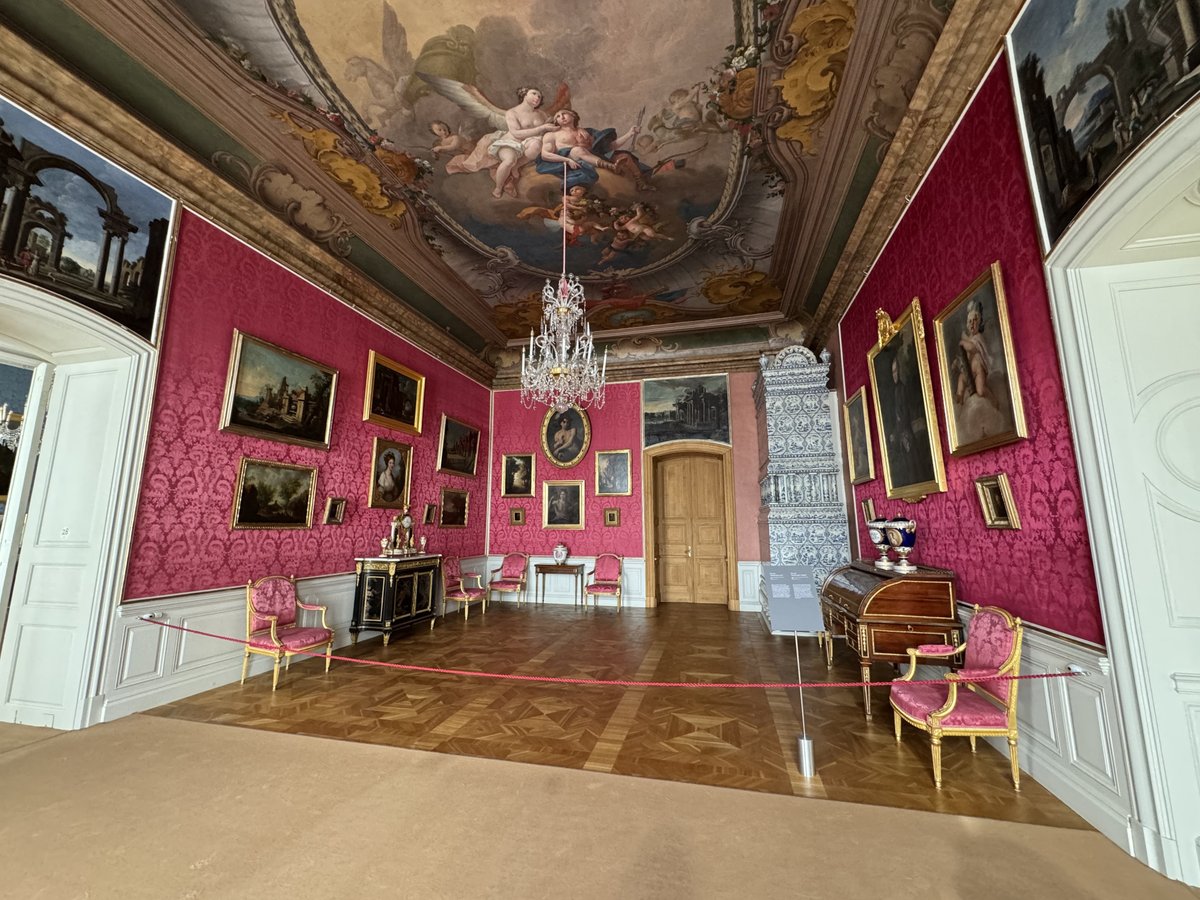 バスにて簡単アクセス！リガ〜ルンダーレ宮殿までの行き方を徹底解説！深夜特急