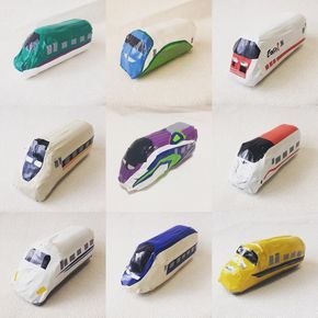 前回、大好評だった、水遊び玩具用に作ったドクターイエロー！今回はこまちをイメージしてつくりました😊水遊びがおわっても、砂場とかにも持っていけそう🎶ペットボトル電車サステナブルトイ手作り新幹線廃材工作秋田新幹線こまちこまちカフェベース