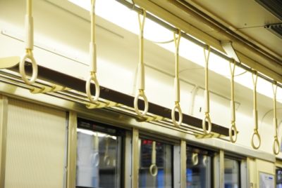 ハッセルバックポテト』 📝材料 じゃがいも ３つ ベーコン 4枚 チェダーチーズ 1枚 とろけるチーズ 1枚 アウトドアスパイス 適量 📝レシピ1.じゃがいもを洗って柔らかくなるまで茹でる 2.じゃがいもに2、3ミリの切り込みを入れて、そこにチーズとベーコンを順番に挟む 3