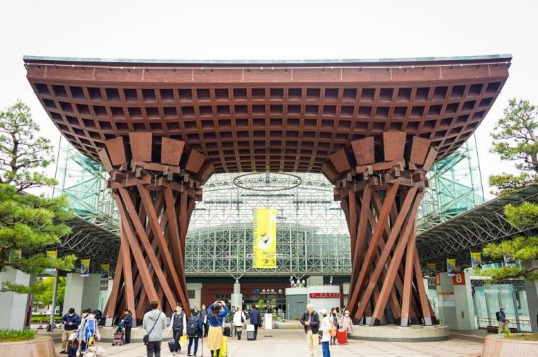 こんばんは、わら火です！ 本日から天然ぶりの藁焼き始めます！！ 氷見からきた脂の乗ったぶりを藁焼きしました。この時期しか食べれない逸品を是非堪能してください！金沢金沢グルメ金沢旅行金沢カフェ金沢駅金沢観光金沢市金沢デートスポット金沢