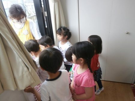 なりきりごっこ遊びアイデア15選！保育に取り入れるねらいや注意ポイントを解説たまごだるま TamagoDaruma