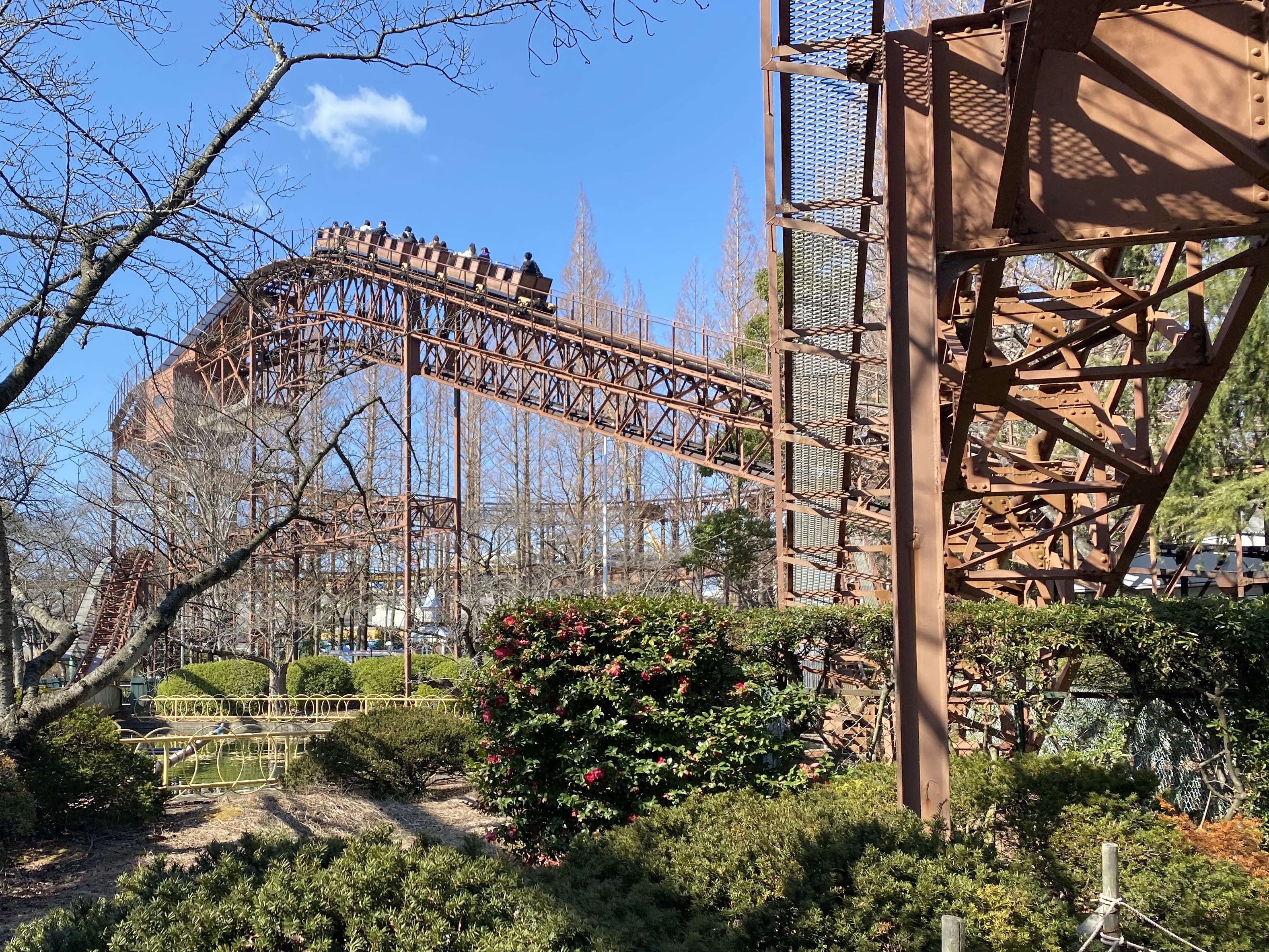 苦手なパパ＆ママ必見！ 親子で絶叫マシンを楽しむには？子供とお出かけ情報「いこーよ」