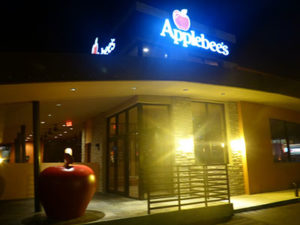 アップルビーズで豪快なアメリカンフードを満喫！アイランドタイム Island Timeグアム の旅行・ツアー・お土産・観光・ショッピングの情報は、現地発信のアイランドタイム