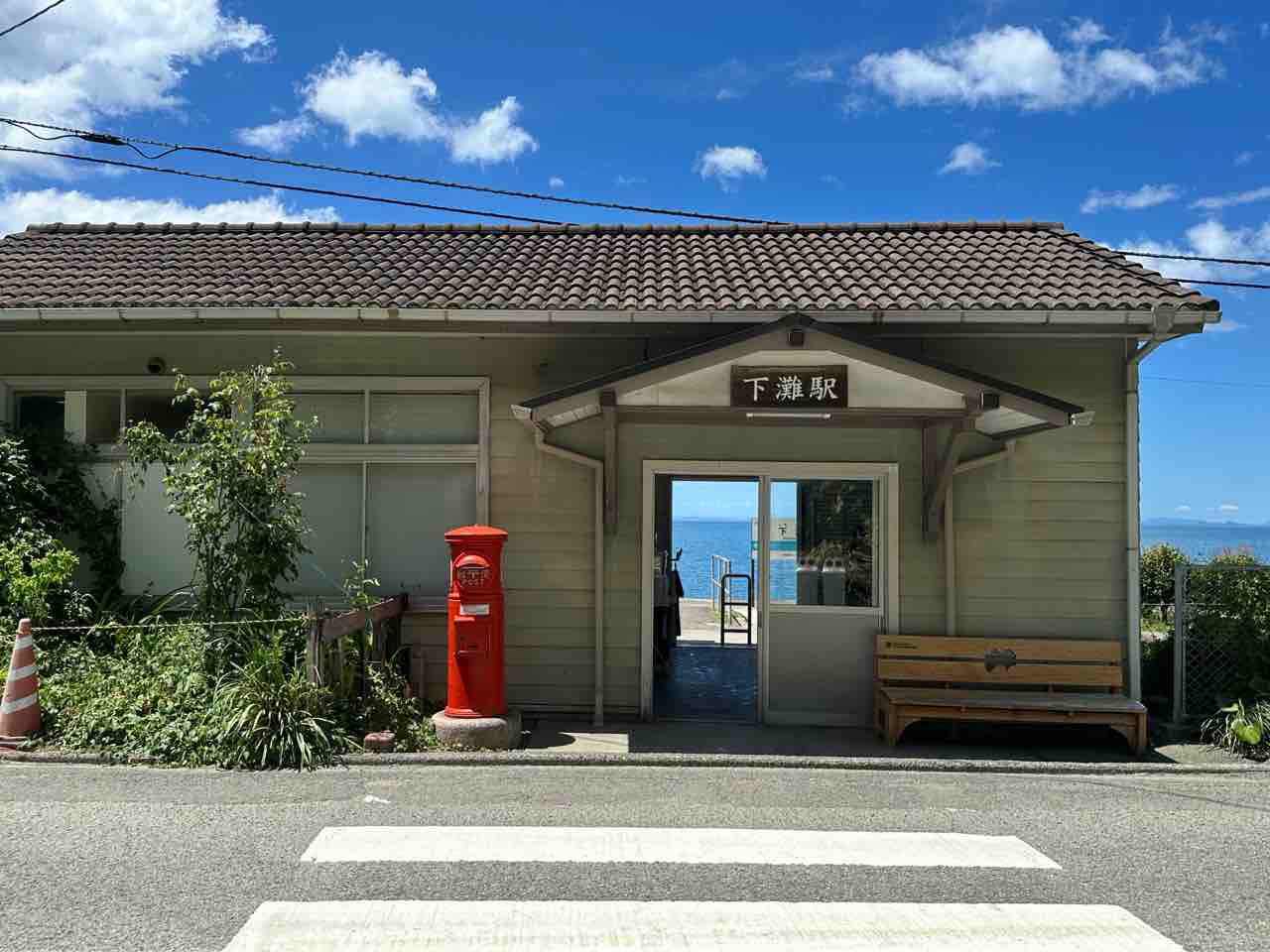 愛媛観光 海の見える駅「下灘駅」・「梅津寺駅」と海辺の絶景「白石龍神社」・「白石の鼻巨石群」へ。可愛い「ぱんや雲珠」も！ひとりごと