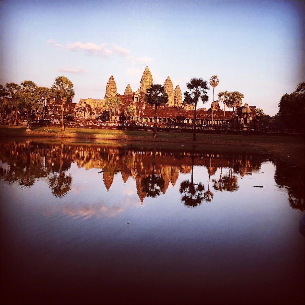 アンコールワット朝日鑑賞とアンコール小回りと夕日鑑賞 日本人女性2人旅 - カンボジア車チャーターと日本語ガイド