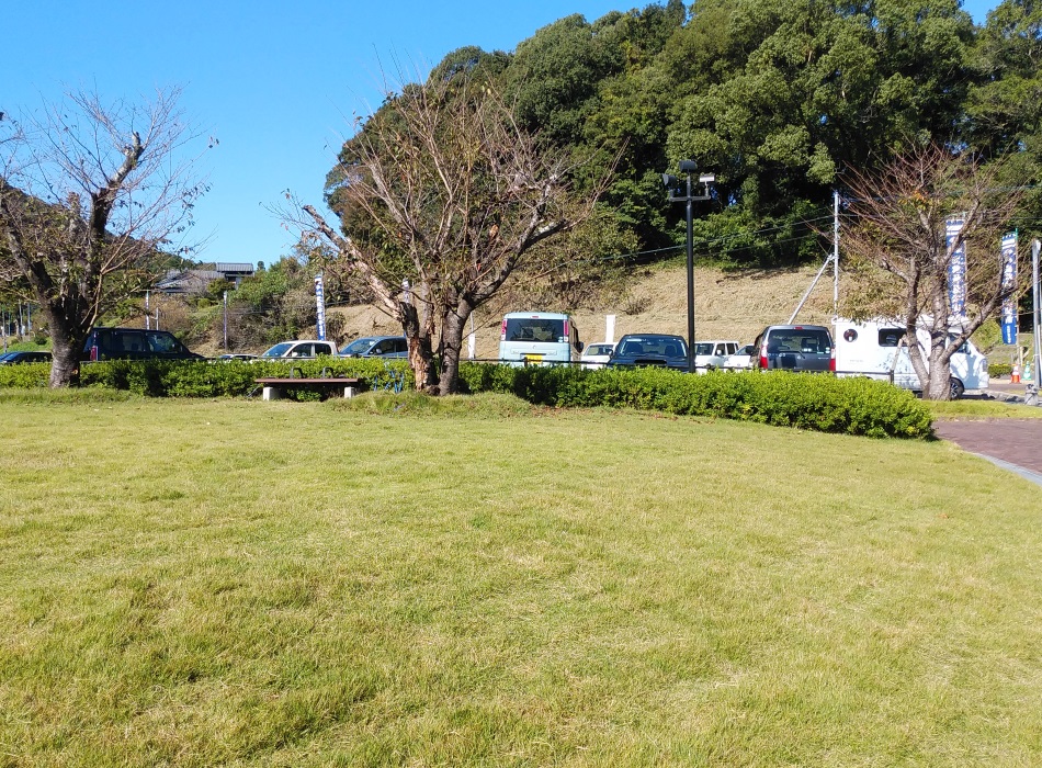 武雄市文化会館駐車場 第５P へ行くなら！おすすめの過ごし方や周辺情報をチェックHolidayホリデー