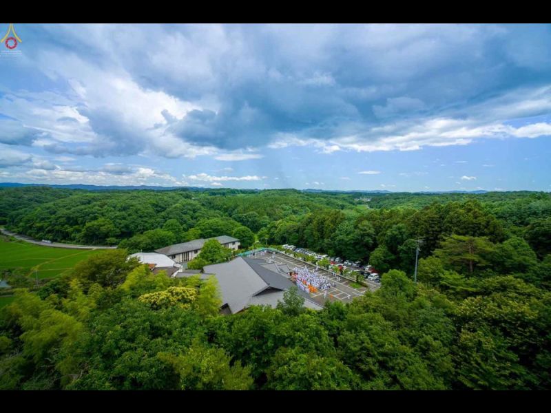 幻想的なろうそくの灯火、タイ寺院で「万仏節」行事