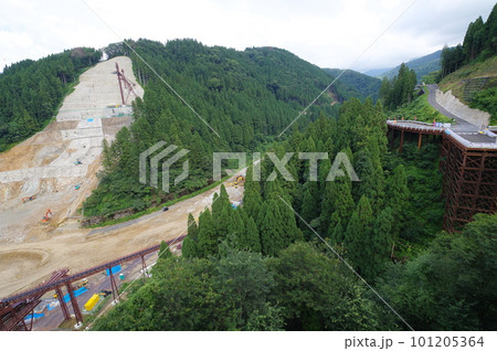 ○2024年夏某日 積み上がる堰堤。足羽川ダム建設現場にて。喪失徘徊録