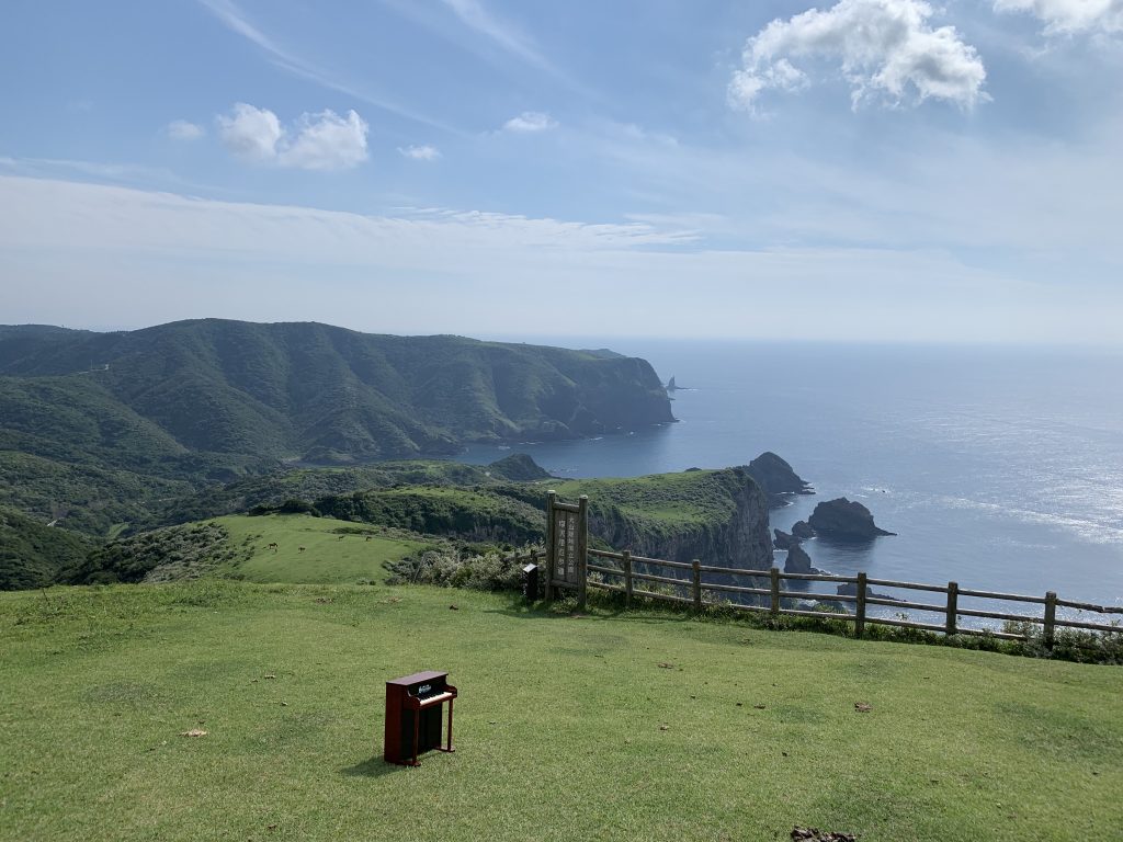 54-81.絶景の摩天崖 バスで良かった〜 笑グレートどらバース あたおか夫婦の旅の記録 時々一人旅