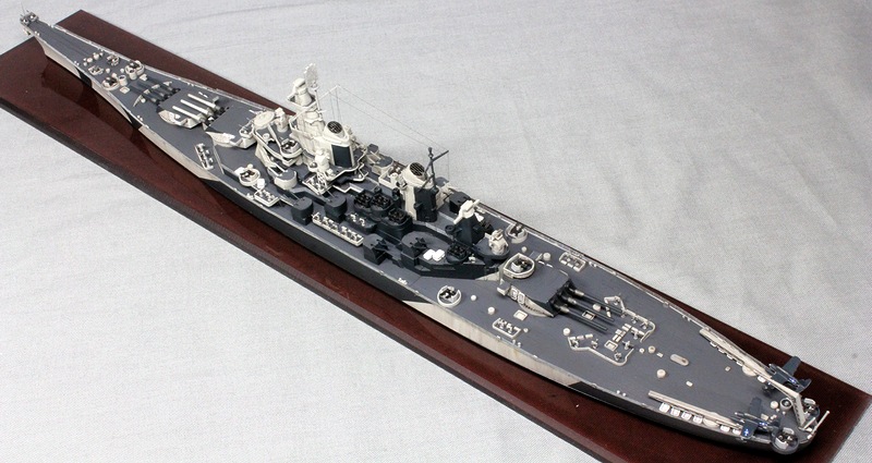 1 700 アイオワ級戦艦 USS ミズーリBB-63- ウォーターラインバージョン 1944 迷彩塗装済み