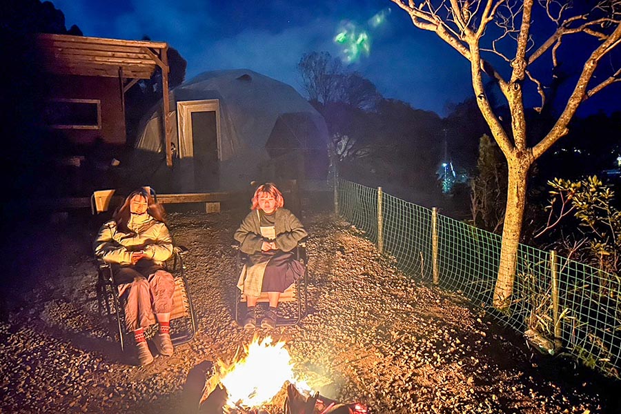 和歌山県御坊市の山間部にある, 森のカフェ！, MOUNTQ 内にあります！, 手ぶらBBQ可能です❣️, 森の景色を見ながらいかがですか♪,うさぎカフェに始まり, ヤギ🐐やブタ🐖さんに, 触れ合い動物も人気のカフェ！, キャンプ⛺️と一緒に, アマゴ釣りに！カヌー体験も,トランポリンなどなど, ぜひ遊びにきてね！, お問合せはホームページまたは, お電話でも可能です！,