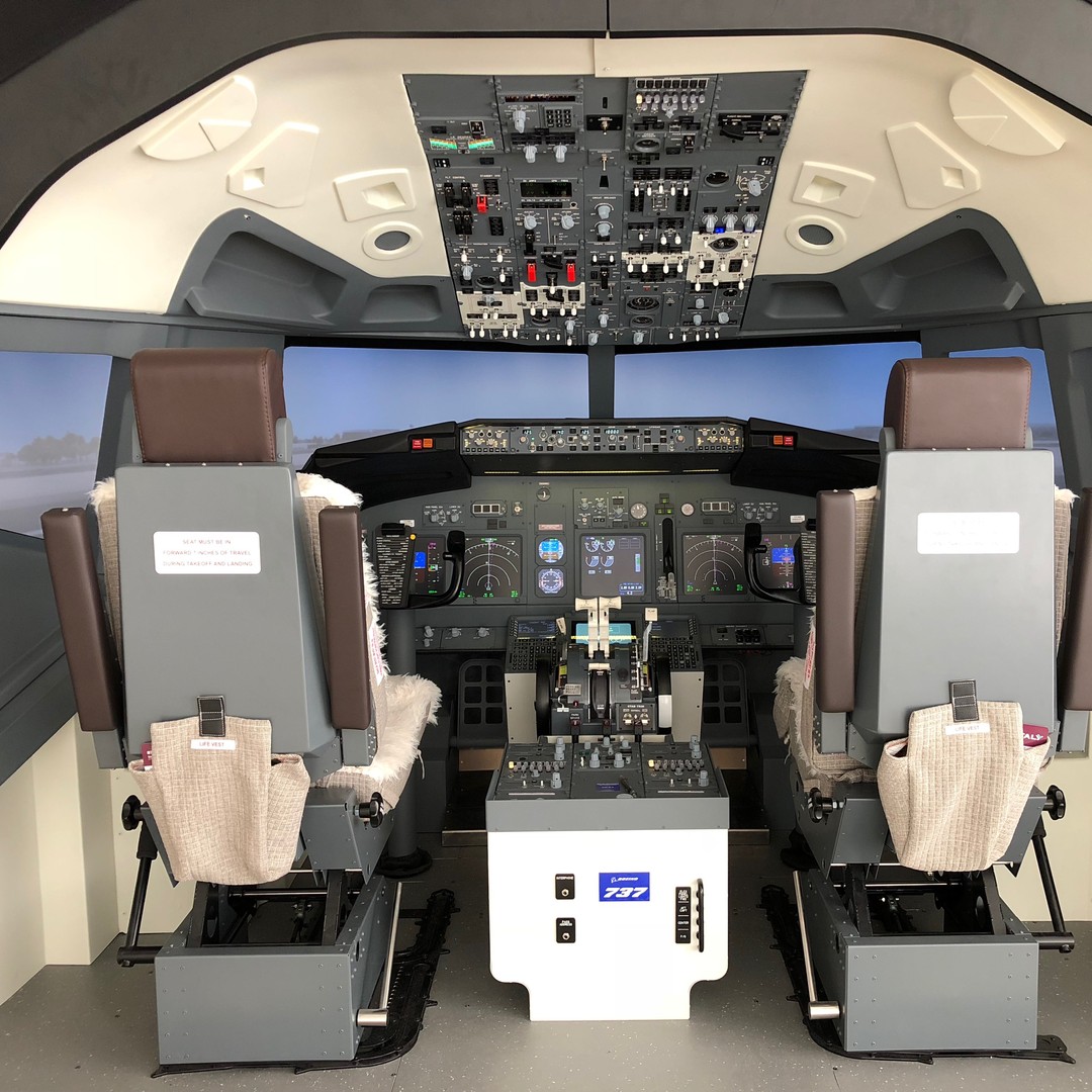 テクノバード：神戸市にあるフライトシミュレーターセンタ