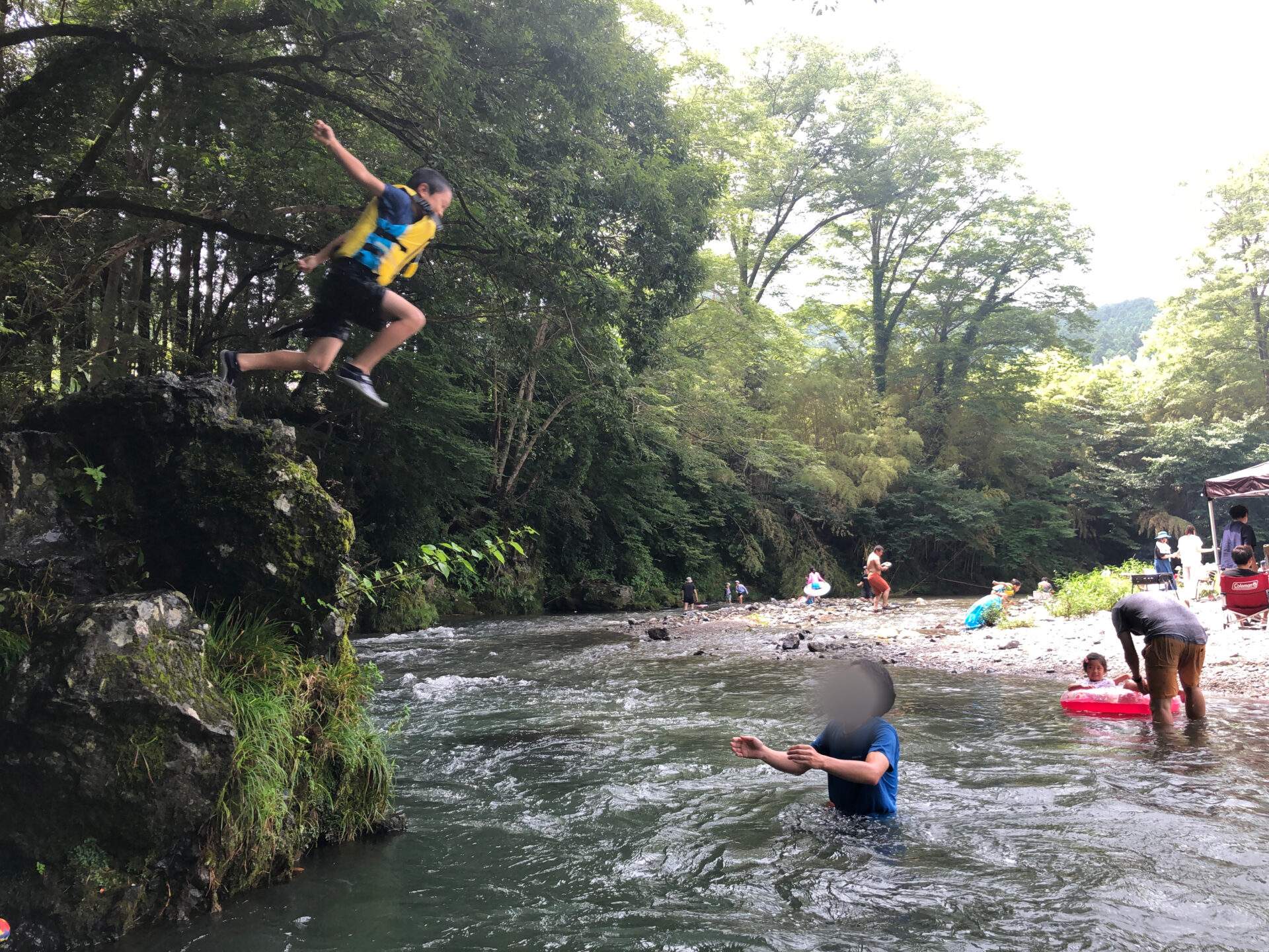 2,664 川 飛び込み Stock Photos, High-Res Pictures, and Images - Getty Images郡上八幡, 川 ジャンプ