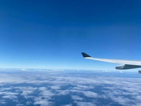 空を飛ぶ飛行機からの景色の写真・画像素材-Snapmart スナップマート