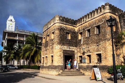 ローマのコロッセオへの行き方簡単旅行ガイド