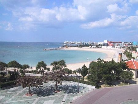 ビーチレンタルの案内です！ ⁡ 今年も多数ご用意しております♪ ⁡ ベットセットがお得になっております⛱️海を眺めながらCillするのはどうでしょうか🌅 ⁡ たくさんのご利用お待ちしてます💁🏽‍♀️💁🏾✨