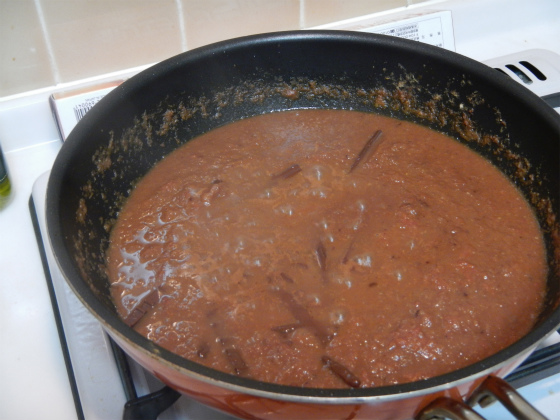 ポジョデモーレ 鶏肉のチョコレート入りソースの煮込み型にはまったお菓子なお茶の時間