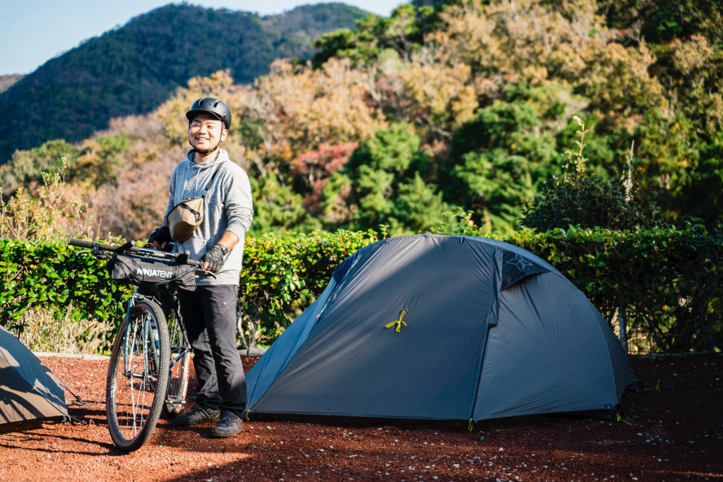 数量限定 キャンプ バイク自転車 ハイキング ツーリング アウトドア コンパクト 210*90*112CM キャンプテント 小型テント 2重層焚き火可 メッシュ天窓 前後入り口 アルミポール 軽量 TCテント カンガルーテント TCテント テント 自立 窓 アルミ シート