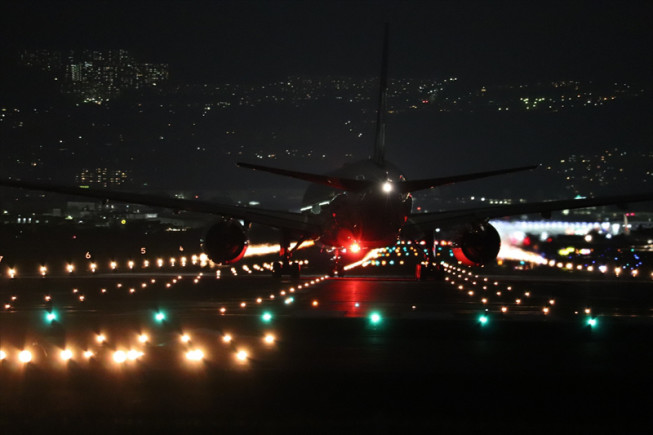 飛行機 夜の千里川土手 伊丹空港の夜間撮影とか - まだらのフォトグラフとか