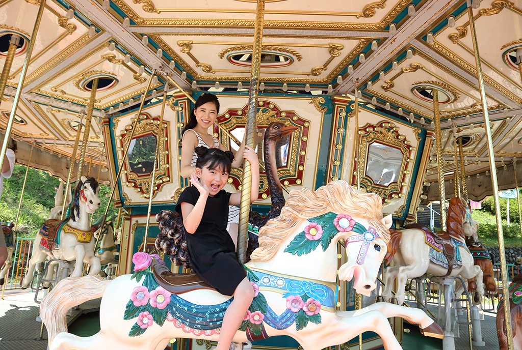 遊園地のメリーゴーランドに恐竜・パンダ・イルカも登場！ やっぱり恐竜が一番人気みたいです！ あらかわ遊園 東京都 荒川区館長の恐竜おもちゃ発掘記