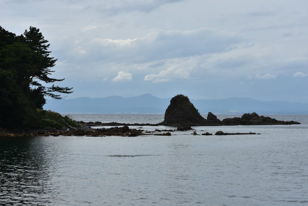 ＰＲ記事 和歌山県那智勝浦町桟橋から船で5分、離れ小島にある「碧き島の宿 熊野別邸 中の島」。客室も食事もお風呂も豪勢な「島の宿」。遊都総研ＰＲ