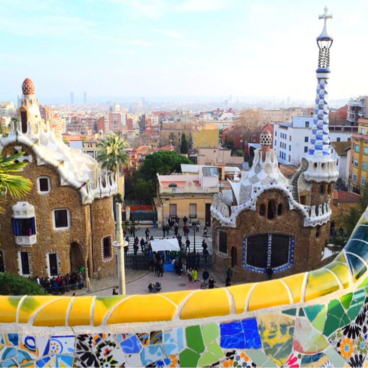 グエル公園はガウディ作品で未完成で終わった別荘地帯２０２５年 バルセロナ観光 フリープランなら カタルーニャ観光