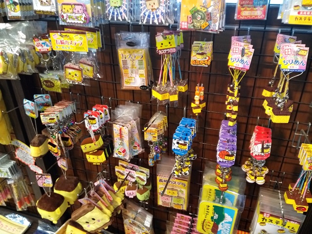 坂のまち、長崎。 趣のある石畳が続く「オランダ坂」。 坂沿いの洋館や石垣から漂う異国情緒。 歴史を感じながら、のんびり長崎さるく 散歩 はいかがですか。Let's go for a walk at the Dutch Slope which is known as 