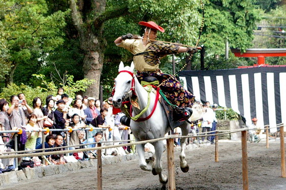 伝統の妙技に喝采 鶴岡八幡宮で流鏑馬カルチャーカナロコ by 神奈川新聞