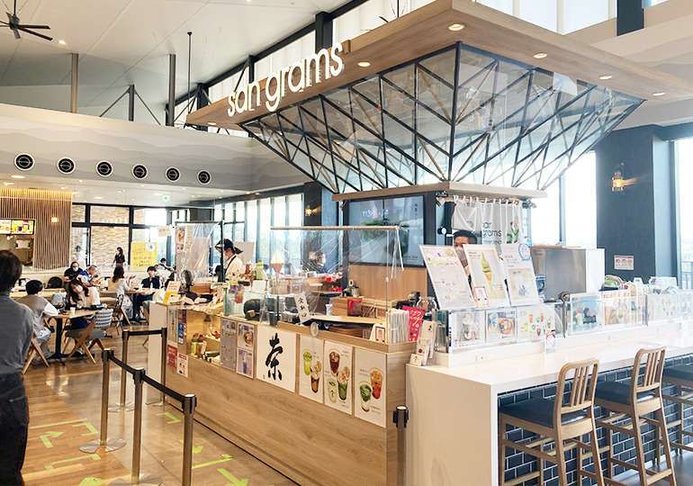 御殿場プレミアムアウトレットのフードコート いただきテラス で美味しいソフトはコレ