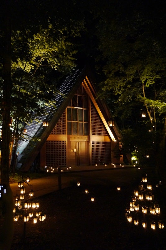 RETRIP国内はInstagramを利用しています:「 RETRIP×軽井沢こちらは、長野県の軽井沢にある「軽井沢高原教会 」で、2019年8月31日 土 まで行われていたサマーキャンドルナイトの様子です。秋には紅葉のライトアップ、冬にはクリスマスキャンドルナイトが開催される