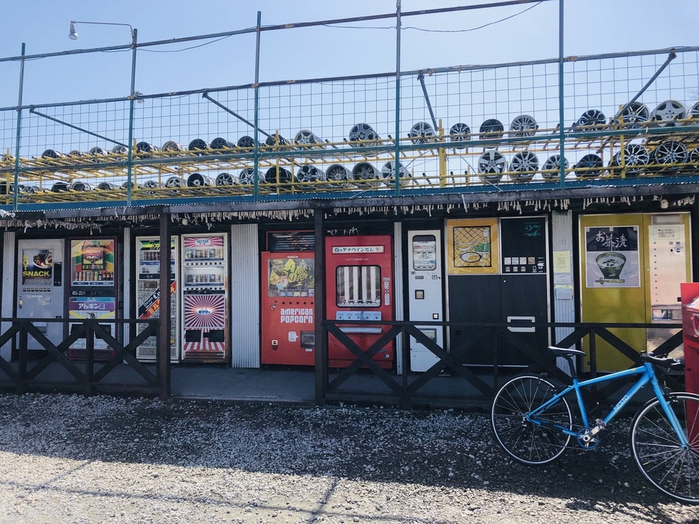 相模原のレトロ自販機でひんやりグルメ探し！アイスチョコバナナを食べてきたMADURO ONLINE マデュロオンライン