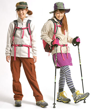 登山コーデ レディース動きやすさを重視した軽量な冬のトレッキングスタイルCHUMS チャムス アウトドアファッション公式通販