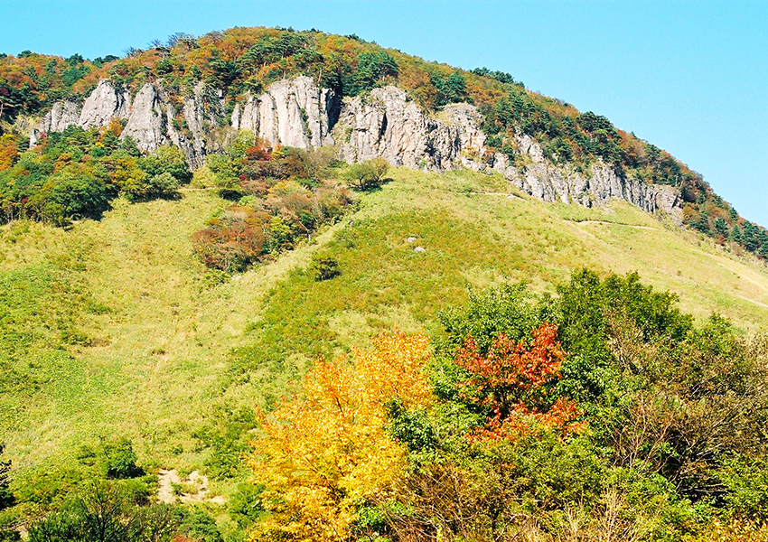 船上山 勇ましい屏風岩を見ながらハイキング気分で登れる標高約615mの山 – 琴浦町とっとりずむ