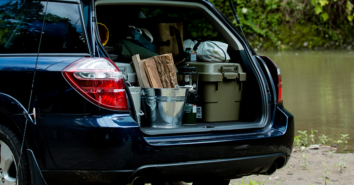 車への積載時に「バックミラーが見えない」なんて事態に陥っていませんか？今回そんな問題を解決する収納テクニックをご紹介します。収納 グッズを使用する簡単なものから、自由自在にカスタマイズできる便利なテクニックまで。これであなたも積載上手に早変わり