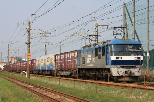 鉄道写真 コレクション2014 31JR貨物の「桃太郎」EF210形牽引の貨物列車マイナビニュース