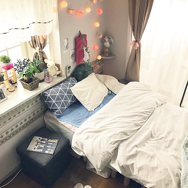 実例付き 狭い寝室をおしゃれに広く見せる4つのポイント＆レイアウト例a.flat 風が運ぶ、自然の贈りもの -目黒通り・新宿・大阪梅田 グランフロント北館