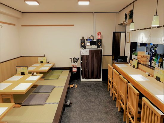 思わず眠くなる客も多いという新設の小上がりこたつ席 - 仙台経済新聞